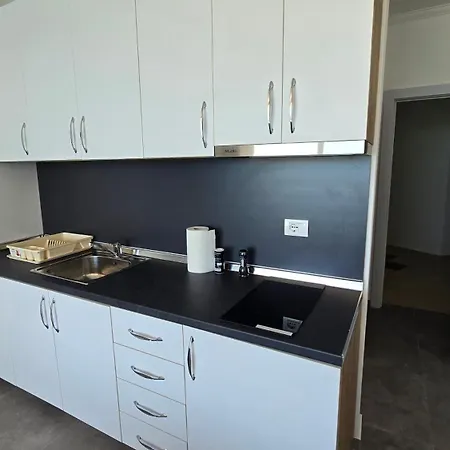 Sea View Apartment *